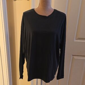 NWOT Vuori Oversized Black Long Sleeve Crewneck Tee